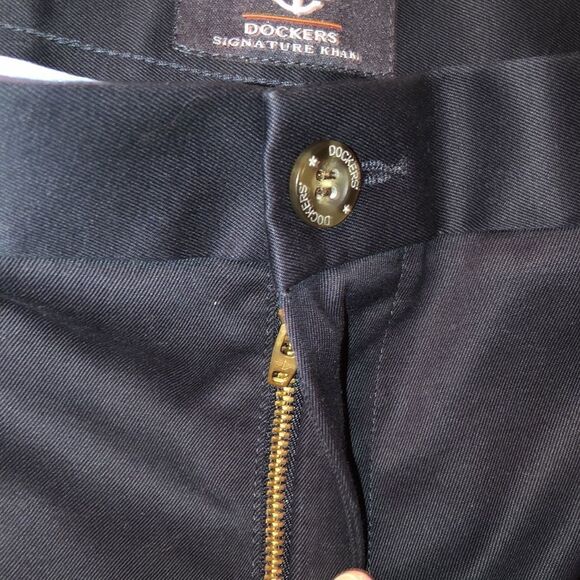 Dockers 38 x 29 Classic Fit Signature Wrinkle Free Khaki Pants in Navy - Picture 9 of 15